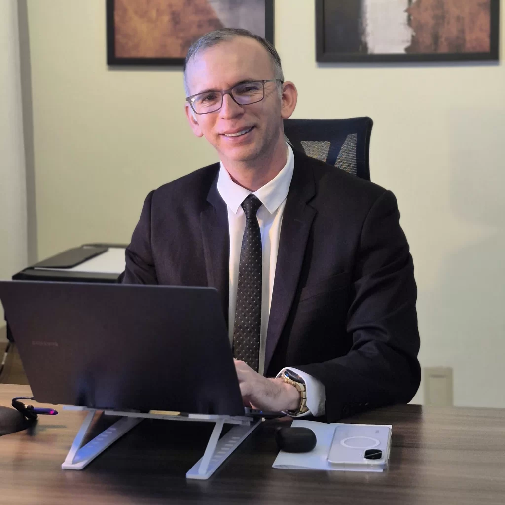 helder lima advogado holding familiar